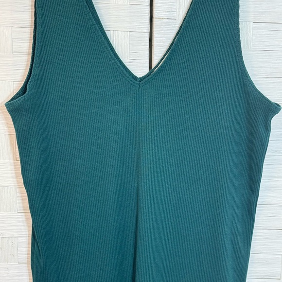Express One Eleven Ribbed Green V Neck Tank Top Size Large - Picture 3 of 8